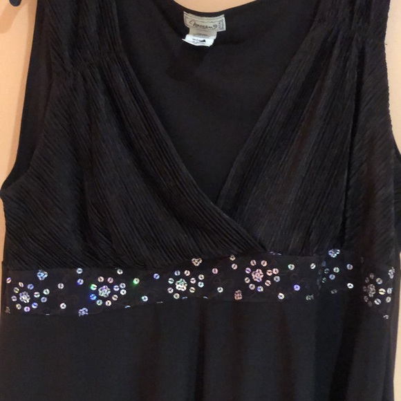 Ladies top - Picture 2 of 8